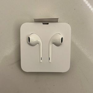 COPY - Apple EarPods Headphones with Lightning Connector (wired)
